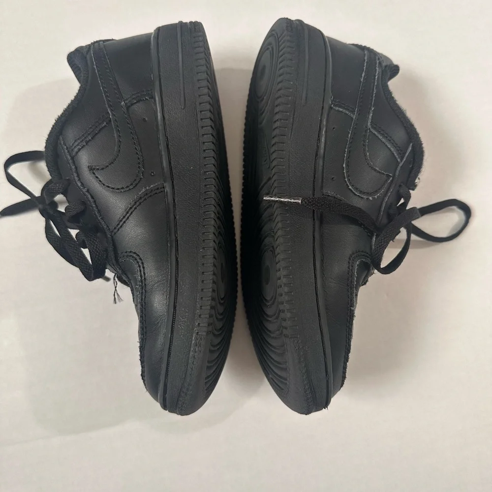 Nike Air Force 1 black low top sneakers boys size 13 - Picture 2 of 7